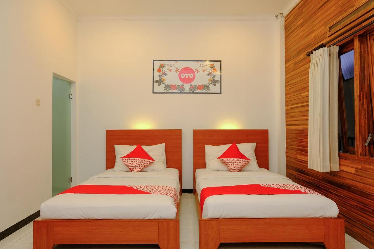 Oyo 446 Hotel Kawi Surapatha Маланг Екстер'єр фото
