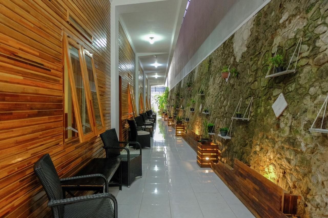 Oyo 446 Hotel Kawi Surapatha Маланг Екстер'єр фото