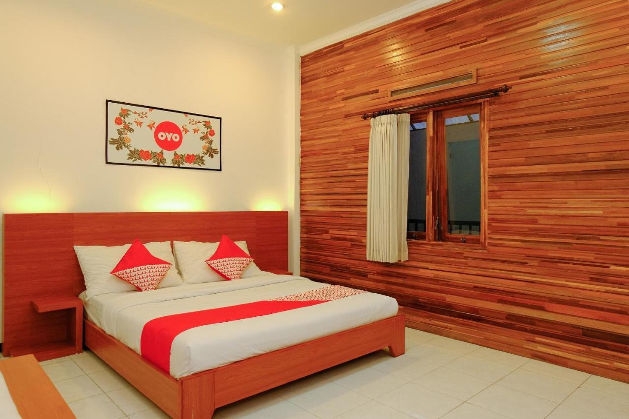 Oyo 446 Hotel Kawi Surapatha Маланг Екстер'єр фото