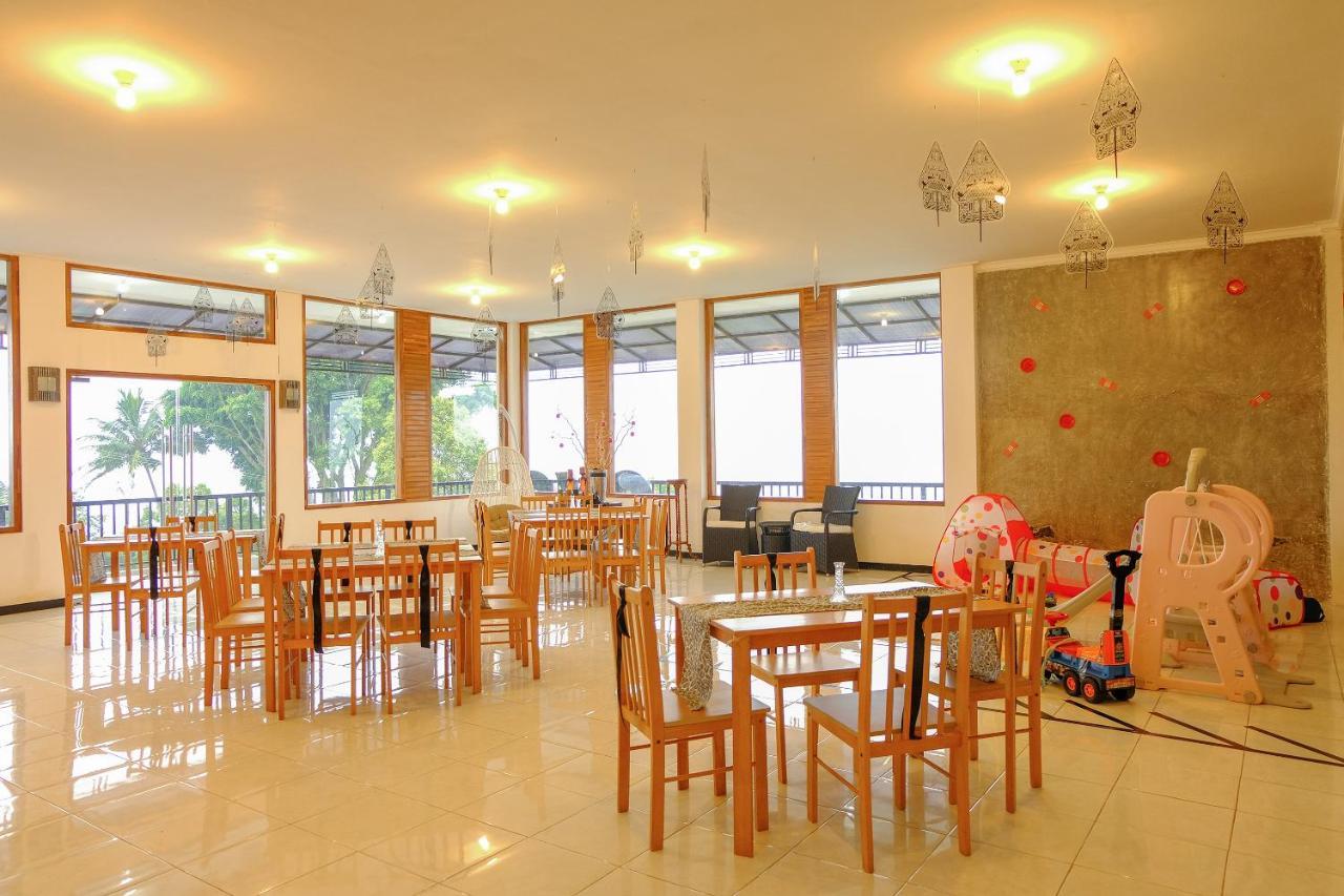 Oyo 446 Hotel Kawi Surapatha Маланг Екстер'єр фото