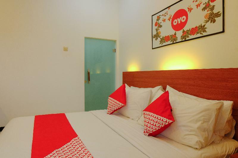 Oyo 446 Hotel Kawi Surapatha Маланг Екстер'єр фото